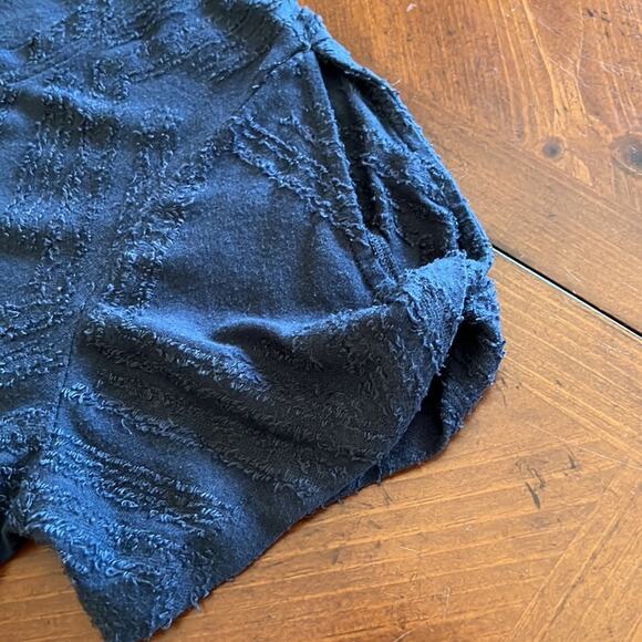 Peace & Pearls Woman Size M Navy Blue Textured Knit Top Tunic Short Sleeve - Picture 7 of 11